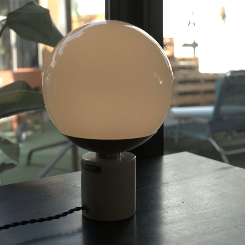 Groove table lamp